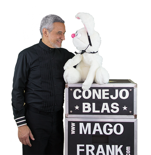 El Conejo Blas compañero inseparable del show de magia del Mago Frank